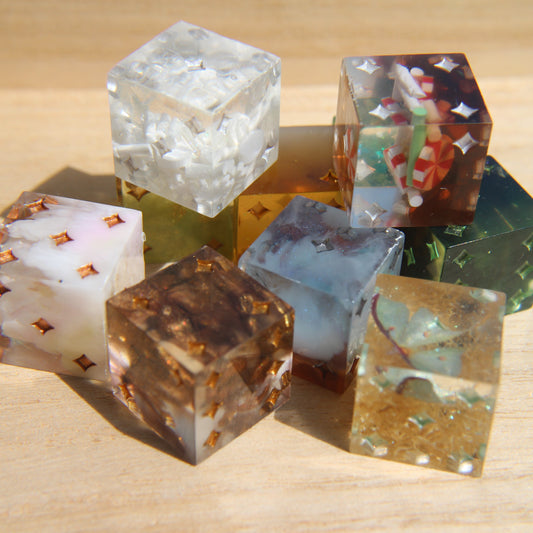 A stack of a variety of star-pipped d6s