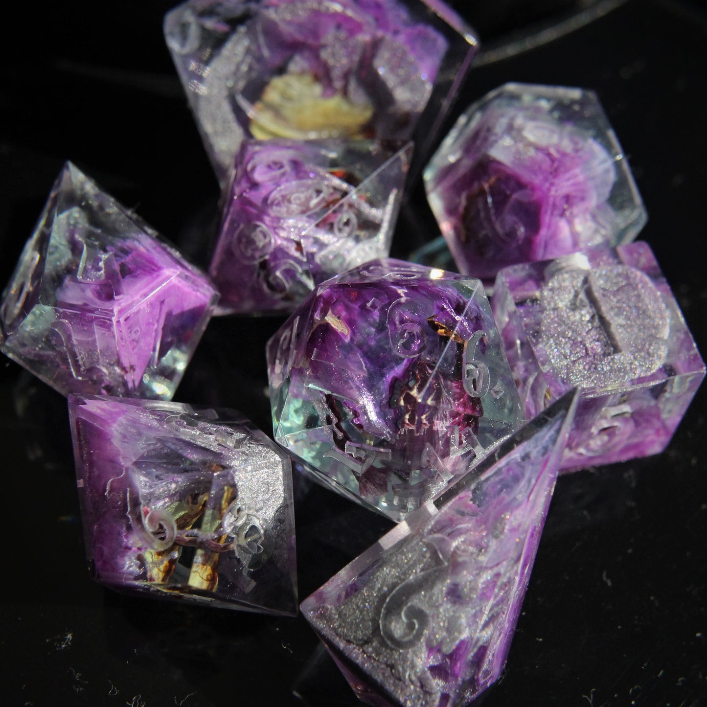 Tetrodotoxin 8-piece Dice Set
